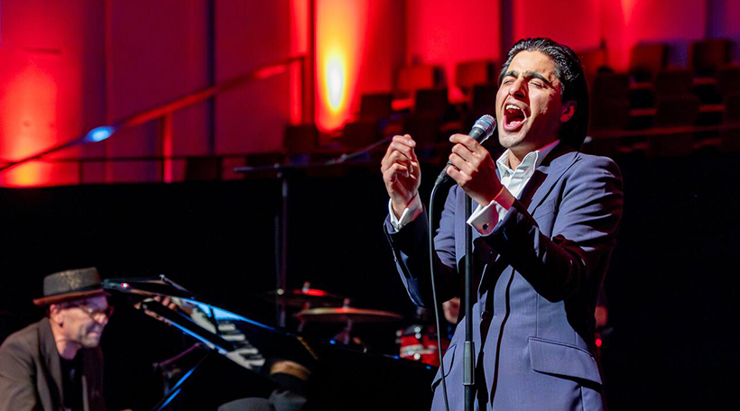 Atrin Madani singt live im Konzerthaus in Kiel